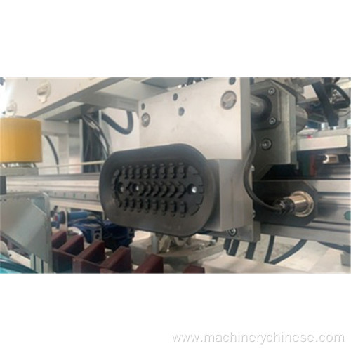 Automatic sealing robot of IG line